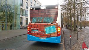 Sogar auf Bussen werben die Organisatoren für ihre Kampagne. (Foto: mb)