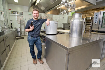 Bruder Moritz Huber in der Küche des Kapuzinerklosters in Münster (Foto: Bührke)