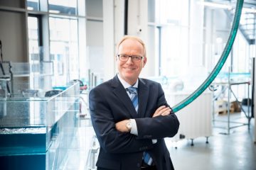 Prof. Dr. Helmut Grüning vom Fachbereich Energie – Gebäude – Umwelt rät dringend davon ab, etwas Anderes als richtiges Toilettenpapier zu benutzen. (Foto: Foto Art Wessels)