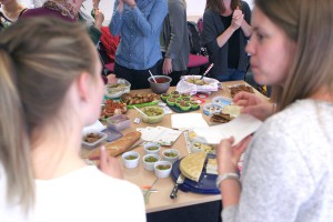 Aktive des Netzwerks Slow Food Youth in Münster, von denen einige an der FH Münster studieren, organisieren das Food Filmfestival, das am 24. und 25. Oktober am Hawerkamp läuft. (Foto: FH Münster)