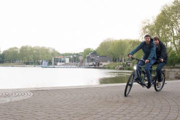 Das Fahrradlicht verfügt über einen USB-Port, über den sich das Smartphone aufladen lässt. (Foto: FH Münster/Pressestelle)