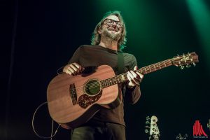 Gitarrist Thorsten Sala ist schon lange mit Bosse unterwegs. (Foto: sg)