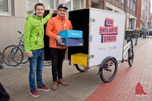 Das Lastenrad transportiert Pakete aller Paketdienste. (Foto: Michael Bührke)