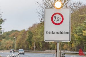 Alles ab 7,5 Tonnen ist vorerst tabu auf der Brücke am Osttor. (Foto: Carsten Pöhler)