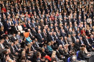 Wenn die Bundesversammlung zusammenkommt, wird es eng im Plenarsaal des Deutschen Bundestags. (Foto: Deutscher Bundestag/Achim Melde)