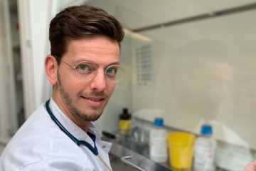 Ein Nachwuchswissenschaftler mit viel Potenzial: Alexander Busch hat gleich zwei Doktortitel, arbeitete einige Jahre in Kopenhagen und Cambridge und kehrt nun an die Universität Münster zurück – mit eigener DFG-Forschungsgruppe (Foto: L. Svenstrup Munk)