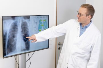 Dr. Andreas Gröschel ist Chefarzt der Klinik für Innere Medizin II – Pneumologie des Clemenshospitals. (Foto: Bührke/Clemenshospital)