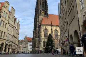 Auch der Prinzipalmarkt soll, ebenso wie der Baum vor St. Lamberti, in diesem Jahr adventlich strahlen (Foto: Jasmin Reghat)