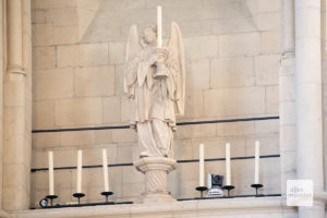 Mehrere unauffällig angebrachte Kameras verfolgen die Gottesdienste (Foto: Bührke)