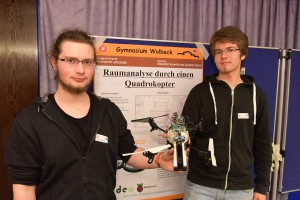 Einen 1. Platz belegten Alexander Neuwirth und Jonathan Sigrist vom Gymnasium Wolbeck. Ihr Projekt: Raumanalyse durch einen Quadrokopter. (Foto: IHK)