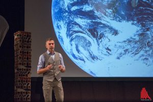 Dirk Steffens stellt in Münster die "Krankenakte der Erde“ vor. (Foto: cb)