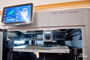Im 3D-Drucker entstehen die Kunststoffteile. (Foto: Bührke)