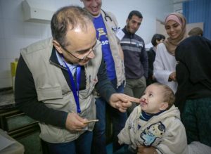 Der Münsteraner Chirurg Dr. Ayad (li.) während seines Einsatzes in Gaza (Foto: Palestine Children’s Relief Fund)