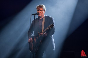 Sven Regener und Element of Crime begeistern auch nach Jahren noch ihr mutgewachsenes Publikum. (Foto: sg)