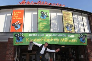 Das 40. KinderFilmFest im Schloßtheater Münster eröffnet unter anderem das Zirkustheater StandArt. (Foto: Bernward Hoffmann)