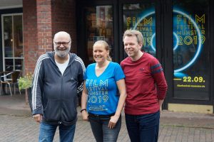 Das Team um Winfried Bettmer, Risna Olthuis und Carsten Happe präsentierte das 18. Filmfestival im Schloßtheater. (Foto: Filmfestival Münster)