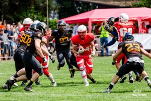 In einem spannenden Match setzten sich die Münster Mammuts in letzter Minute beim Stadtderby gegen starke Blackhawks durch. (Foto: Claudia Feldmann)