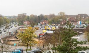 Zwischen dem jetzigen Medizin-Campus und der „Mensa am Ring“ erstreckt sich der künftige „Forschungscampus Ost“. Die vorbereitenden Maßnahmen für seine Errichtung sind angelaufen (Foto: FZ / S. Marschalowski).