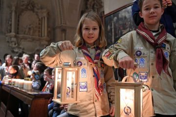 2.200 Pfadfinderinnen und Pfadfinder bereiteten dem Friedenslicht aus Betlehem am 15. Dezember im St. Paulus- Dom in Münster einen großen Empfang. Bild: Christian Schnaubelt / DPSG