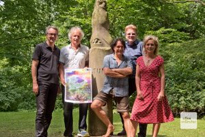 Fritz Schmücker, Wolfram Goldbeck, Thomas Nufer, Dr. Uwe Koch und Frauke Schnell (v.l.) präsentieren das diesjährige Programm der Grünflächenunterhaltung. (Foto: Michael Bührke)