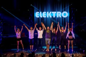 Verdienter Schlussapplaus für das Ensemble von "Elektro". (Foto: GOP Varieté)