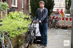 Matthias Busch mit seinem wiederbeschafften E-Bike. (Foto: Michael Bührke)