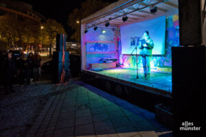 Mehrere Initiativen kamen auf der Bühne zu Wort. (Foto: Michael Bührke)