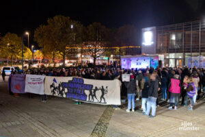 Die Polizei ging von 250 bis 300 Kundgebungsteilnehmerinnen und -teilnehmern aus. (Foto: Michael Bührke)