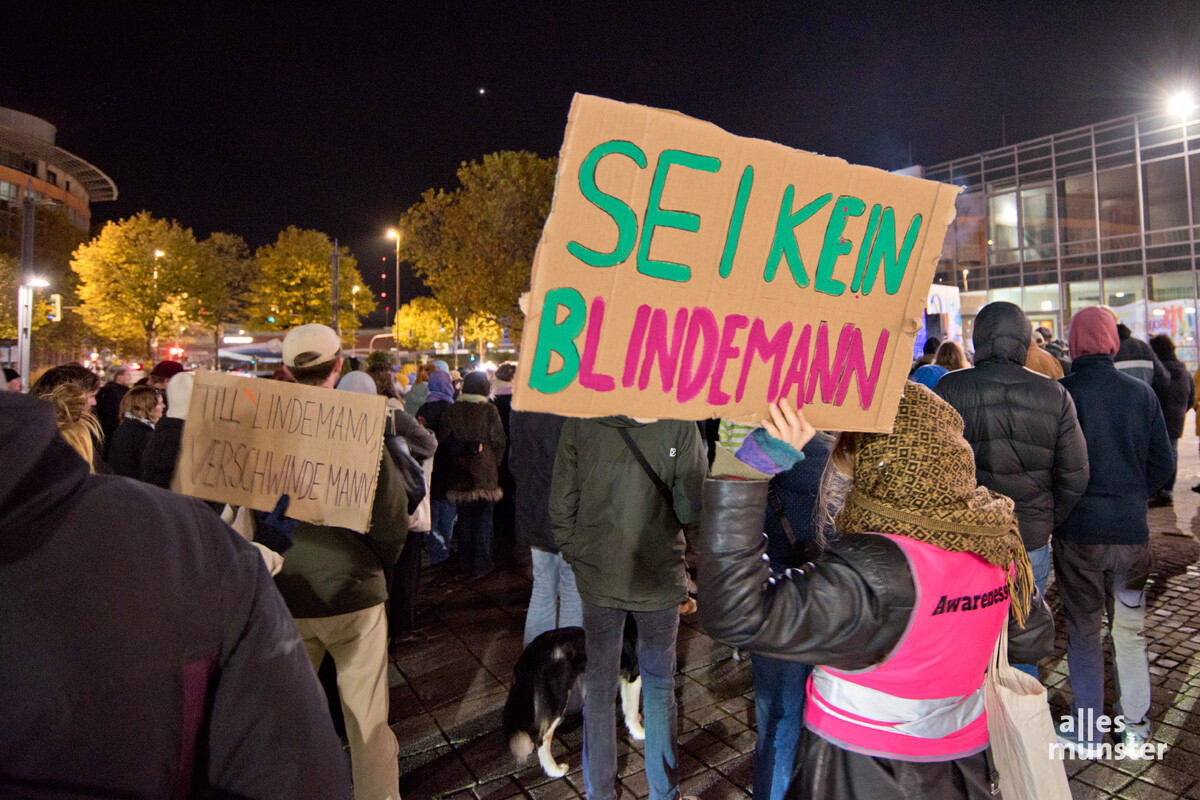Kein Rammstein-Konzert in Berlin! - Proteste in Berlin gegen  Lindemann-Auftritt