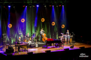 So einige selten gehörte Schätze hat Alsmann für das Album und diese Tournee aus den Tiefen der deutschen Schlagergeschichte geborgen und sie zu einem neuen Leben erweckt. (Foto: Claudia Feldmann)