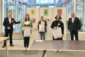 Preisträgerinnen und Preisträger mit Wirtschaftsminister Prof. Dr. Andreas Pinkwart (r.) und HWK-Präsident Hans Hund (l.): Anna Katharina Wunderlich, Tara Lipinski, Nikolas Miranda (Foto: HWK Münster)