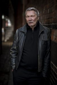 Henning Venske talkt beim „Festival der Demokratie“ mit Adam Riese. (Foto Bernd Brundert)