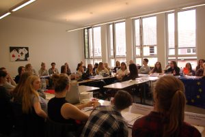 Die Schüler bei dem Planspiel. (Foto: Friedrich-Ebert-Stiftung)