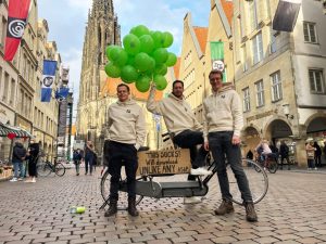 Hinter der App stecken die Gründungsmitglieder Maurice Staube, Felix Baur und Phillip Reiter. (Foto: New Social)