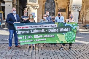 Übergabe der Petition von Fridays For Future Münster vor dem Rathaus. (Foto: FFF Münster)