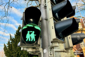 Die „Wiener Ampelmännchen” am Übergang Windthorstraße / Bahnhofstraße als Zeichen des "Rainbow Cities Network". (Foto: Tanja Sollwedel)