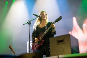 Van de Forst auf großer Bühne bei der Gabalier Tour. (Foto: Jan Bonk)