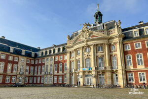 Unbekannte hatten eine E-Mail verschickt, in der sie einen Bombenanschlag im Schloss ankündigten. (Foto: Thomas Hölscher)