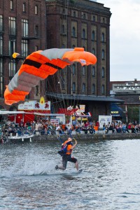 Die Landung im Hafenbecken 2014. (Foto: Philip Berstermann)