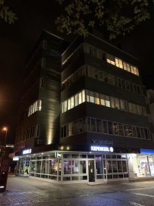 Fassadenbeleuchtung an der Windthorststraße 20.(Foto: Büro plan.werk Gesellschaft für Architektur und Städtebau mbH)