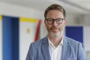 Seit dem Wintersemester vertritt Finne-Gründer Prof. Dr. Florian Böckermann das Lehrgebiet „Allgemeine BWL sowie Leader- und Entrepreneurship“ am Institut für Technische Betriebswirtschaft (ITB) der FH Münster. (Foto: FH Münster / Wilfried Gerharz)