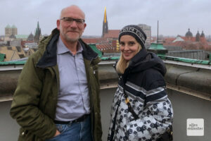 ALLES MÜNSTER Redakteur Michael Bührke mit der Künstlerin Billi Thanner beim Interview. (Foto: Bastian E.)