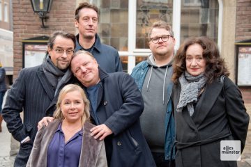 Björn Meyer (2.v.r.) ist der neue im erfolgreichen Team des Tatort Münster. Hier beim Pressetermin zur Folge "Limbus" vor dem Kiepenkerl. (Foto: Bührke)