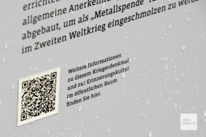 QR-Codes führen zu Seiten der Stadt mit weiterführenden Informationen. (Foto: Bührke)