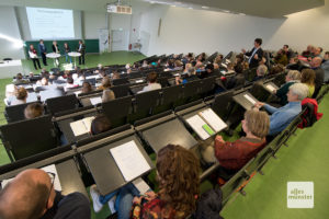 Zahlreiche Experten diskutierten im münsterschen Institut für Landschaftsökologie über den Insektenrückgang im Wald. (Foto: Michael Bührke)