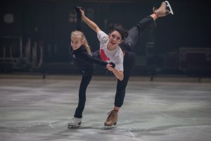 ACADEMY Talent Leony Hinz mit HOLIDAY ON ICE Skatern bei den finalen SHOWTIME Proben in Antwerpen. (Foto: HOLIDAY ON ICE/Andreas Glaeser)