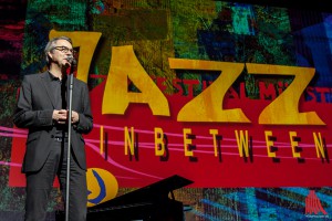 Immer wieder ein gutes Händchen für einen abwechslungsreichen Jazzabend: Festivalleiter Fritz Schmücker. (Foto: sg)