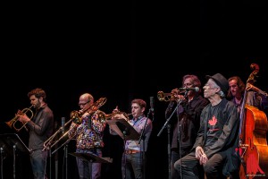 "Janis, the Pearl": ein Teil des neunköpfigen Orchestre Franck Tortiller… (Foto: sg)