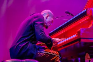 Klangfarben der karibik versprühte der Pianist Grégory Privat mit seinem Trio. (Foto: Stephan Günther)