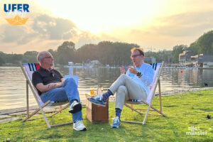 Jens Heinrich Claassen (r.) im Gespräch mit Michael Bührke. (Foto: Thomas Hölscher)